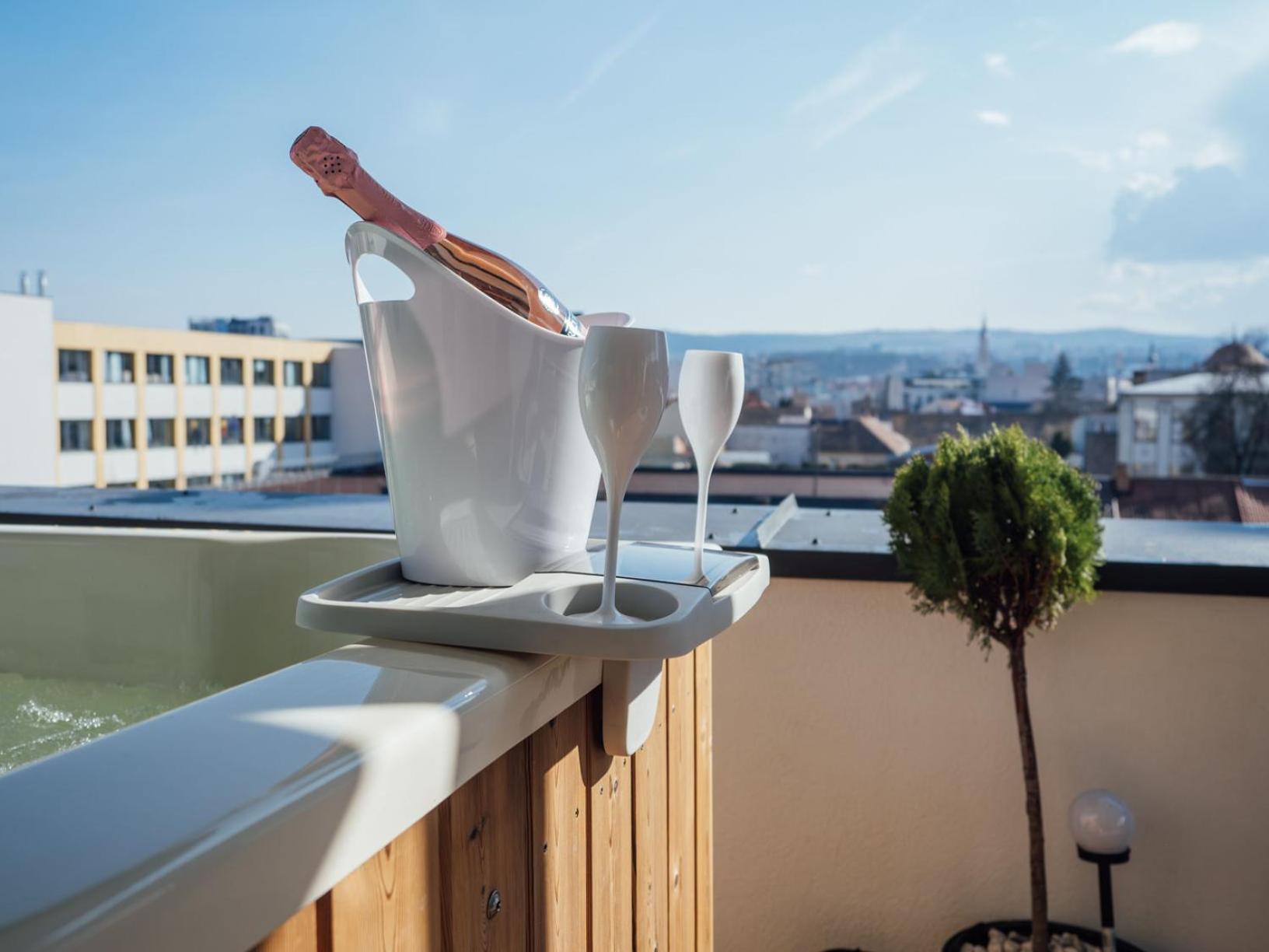 Appartamento Gavas Jacuzzi Relax Zen Cluj-Napoca Esterno foto